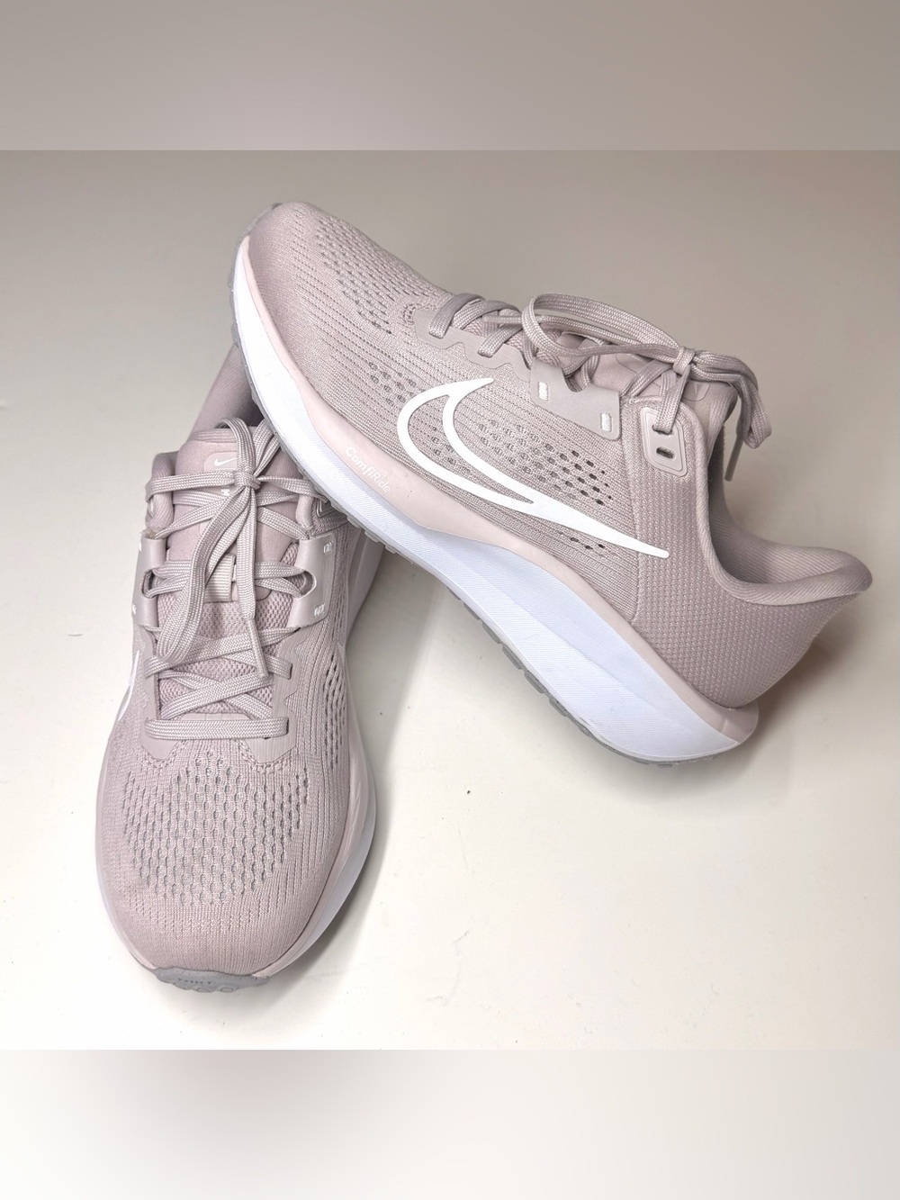 Nike Women's Quest 6 running shoes  in 'Platinum Violet Size- 7